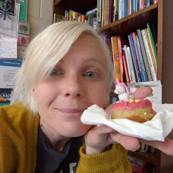 Meet your Posher, Jillian - Picture 2 of 2